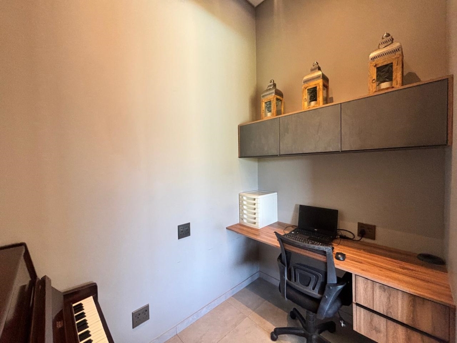 3 Bedroom Property for Sale in Van Der Hoff Park North West